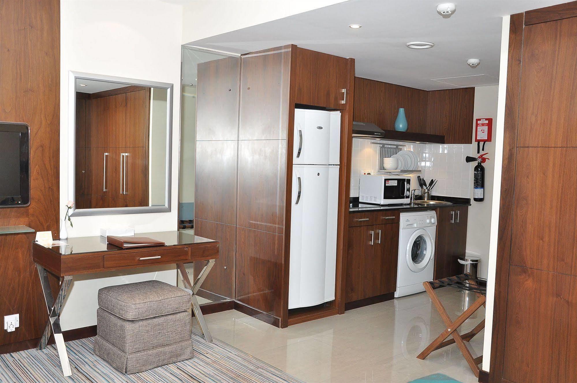 Phoenix Plaza Hotel Apartments Abu Dhabi Ngoại thất bức ảnh