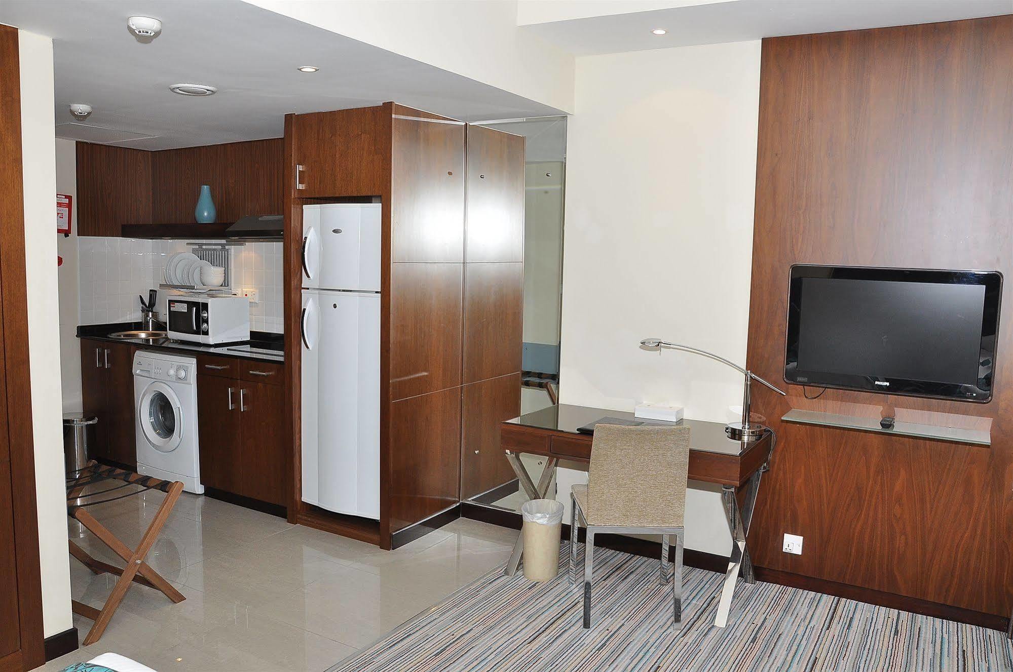 Phoenix Plaza Hotel Apartments Abu Dhabi Ngoại thất bức ảnh