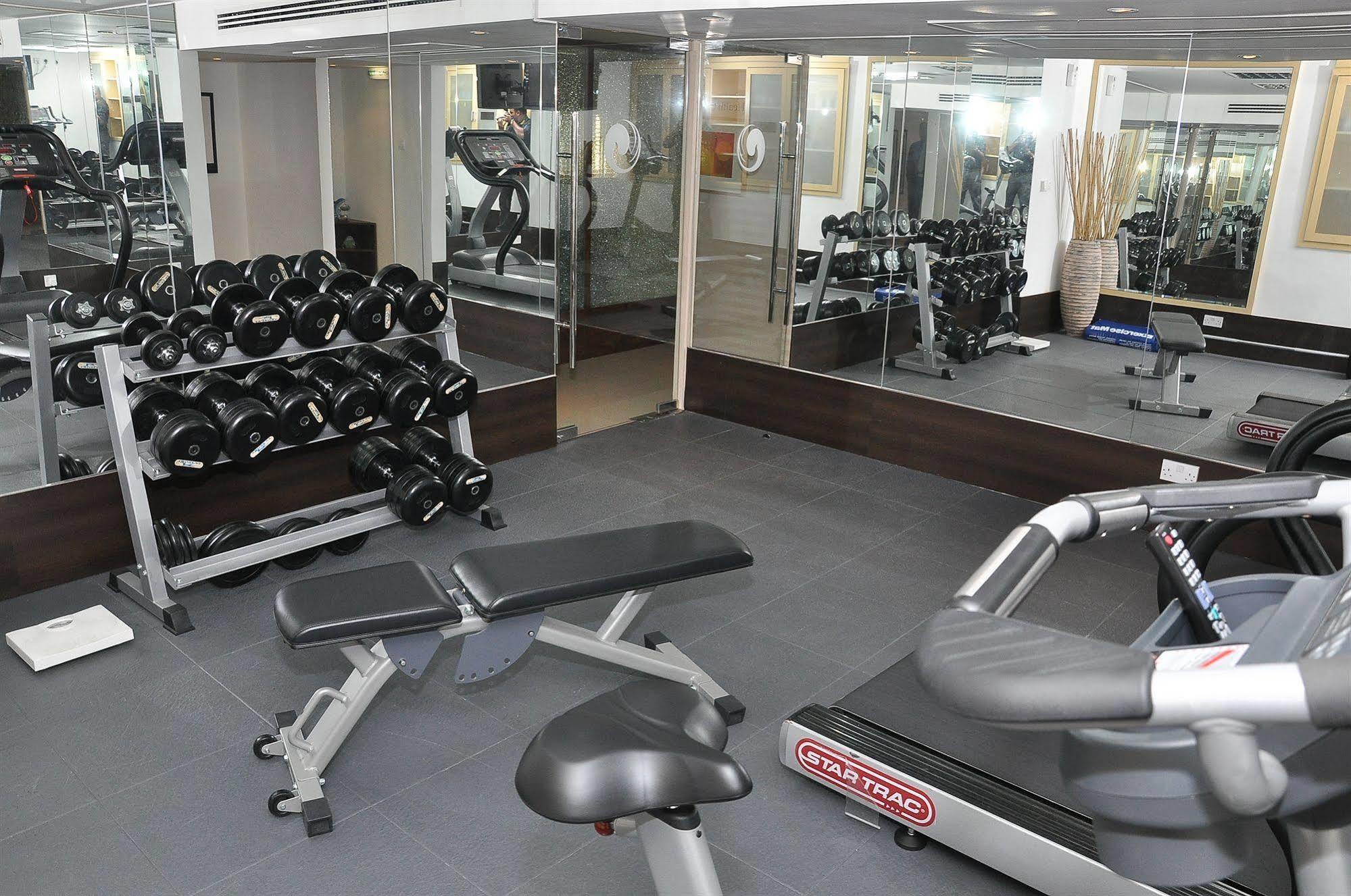 Phoenix Plaza Hotel Apartments Abu Dhabi Ngoại thất bức ảnh